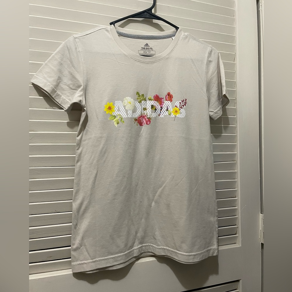 Adidas Cream Floral Logo Short Sleeve Tee EUC